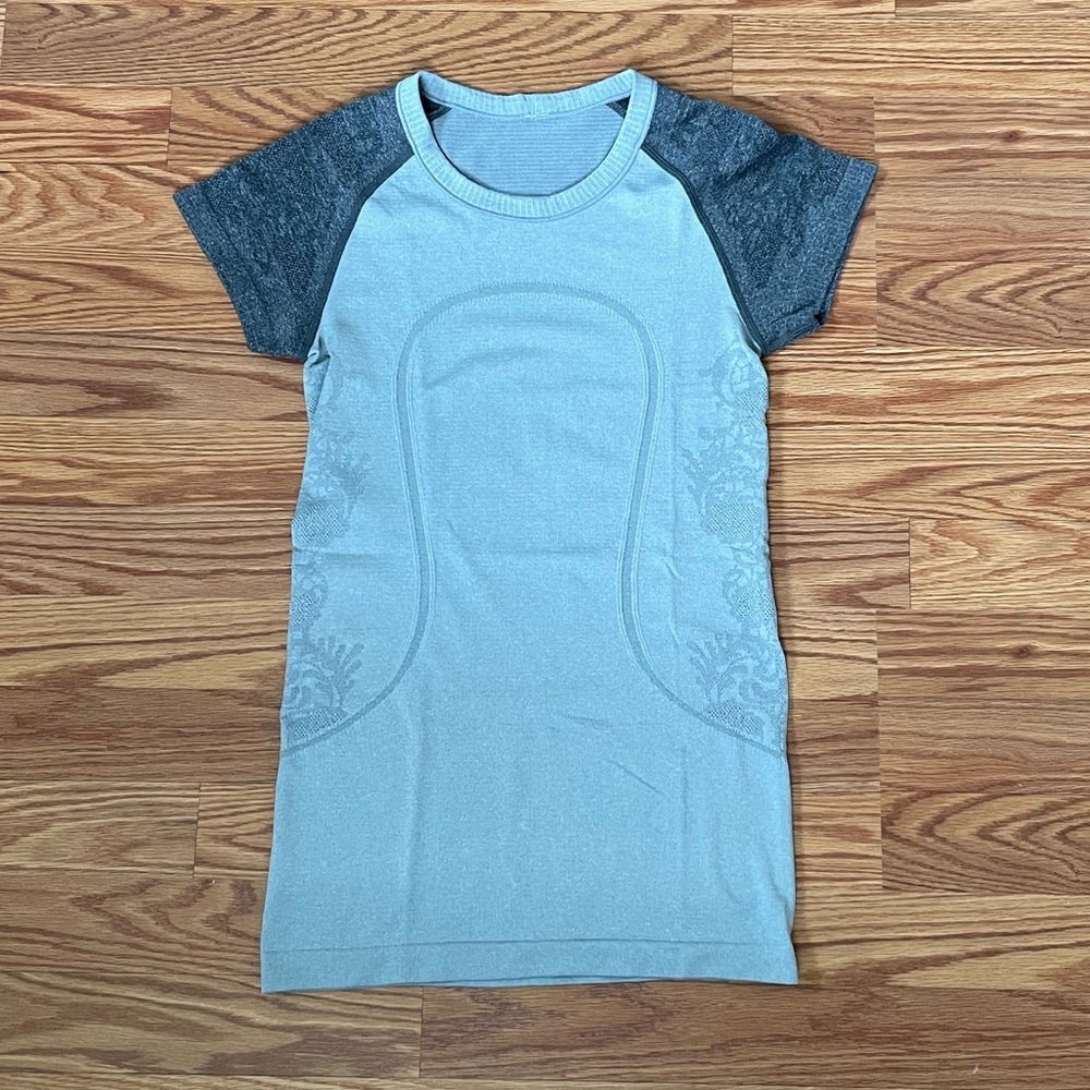 Lululemon Short Sleeve Swiftly Silver Slate / Heathered Black Sz 4